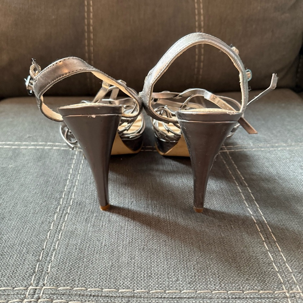 🌈5/$25 BUNDLE! Marc Fisher strap studded heels size 7 - Picture 4 of 7